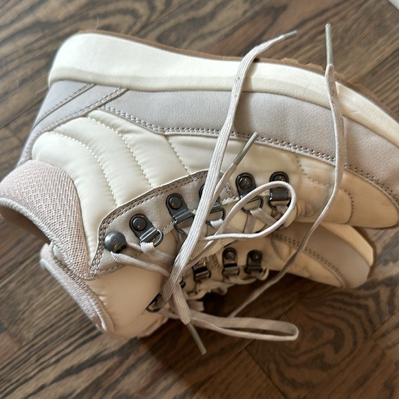 Boots - Picture 5 of 6